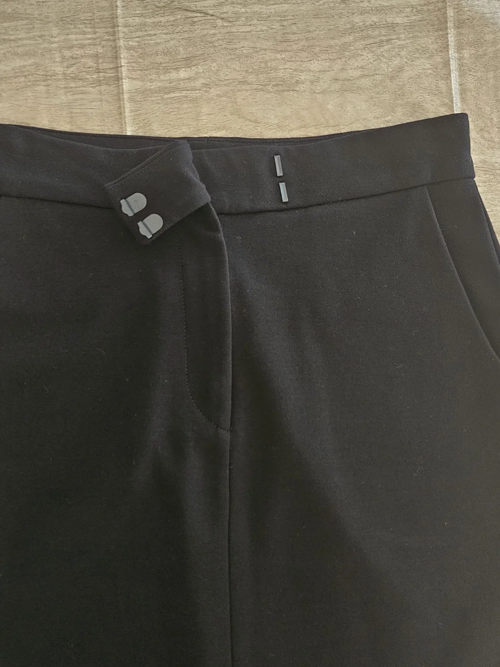 GBTSO Classic Black Midi Pencil Skirt with Pockets - Size XS - Picture 3 of 12